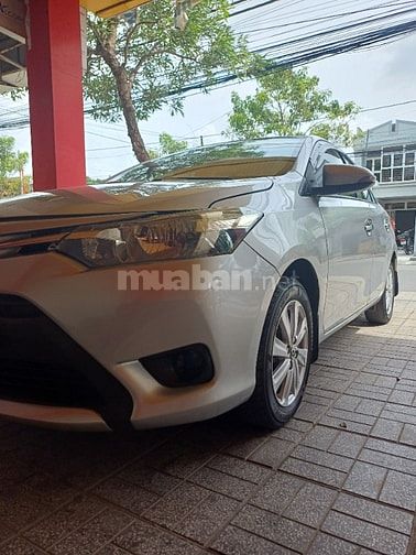 Bán xe Toyota Vios số tay màu  bạc 2015.