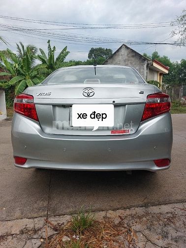 Bán xe Toyota Vios số tay màu  bạc 2015.