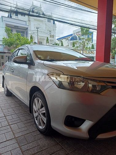 Bán xe Toyota Vios số tay màu  bạc 2015.