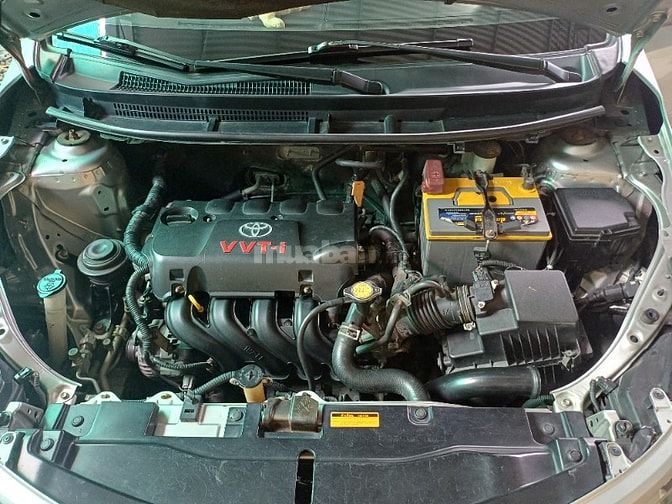 Bán xe Toyota Vios số tay màu  bạc 2015.