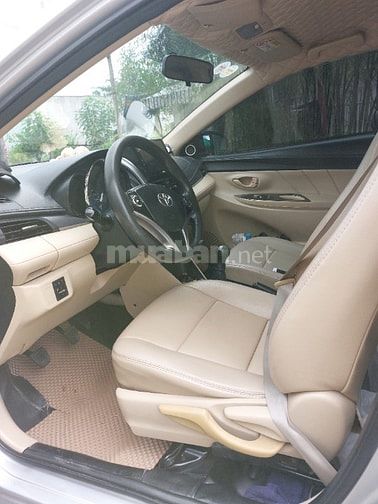 Bán xe Toyota Vios số tay màu  bạc 2015.