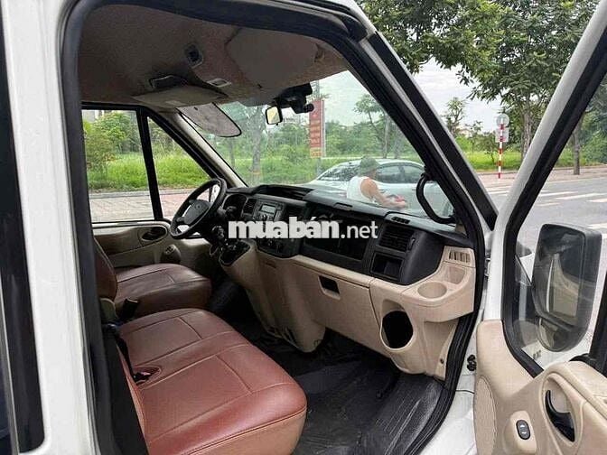 Ford Transit Trắng 3 chỗ