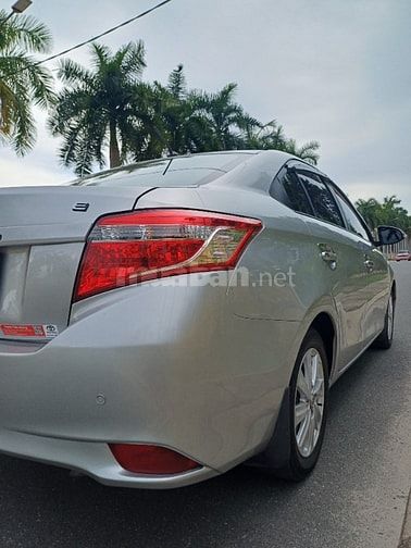 Bán xe Toyota Vios số tay màu  bạc 2015.