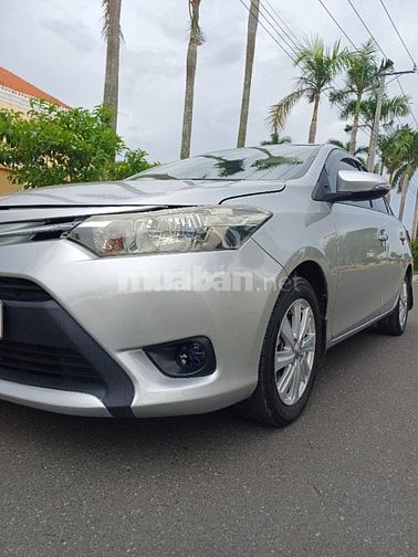 Bán xe Toyota Vios số tay màu  bạc 2015.