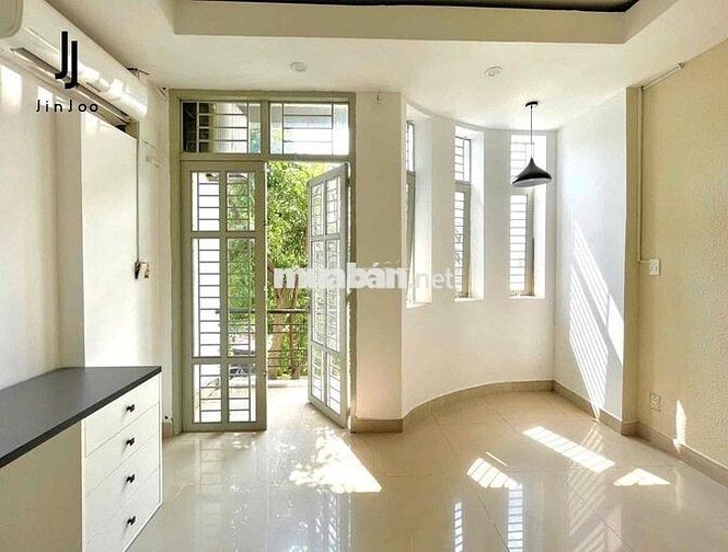 CHO THUÊ PHÒNG BAN CÔNG THOÁNG NHIỀU ÁNH SÁNG NGAY TRẦN HƯNG ĐẠO