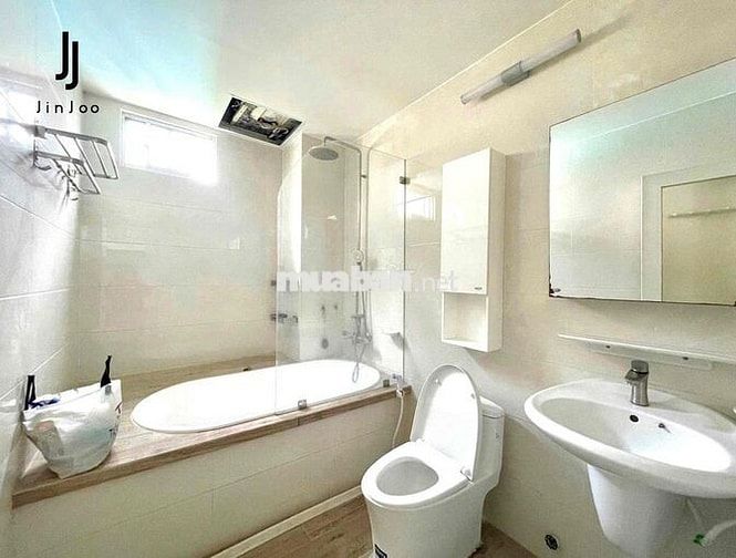 CHO THUÊ PHÒNG BAN CÔNG THOÁNG NHIỀU ÁNH SÁNG NGAY TRẦN HƯNG ĐẠO