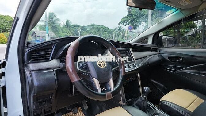 Toyota Innova 2016 Trắng 7 chỗ