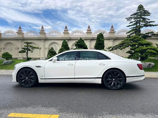 Bán Bentley Flying First Edition sản xuất 2021, mới lăn bánh 9000 Km.