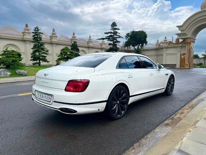 Bán Bentley Flying First Edition sản xuất 2021, mới lăn bánh 9000 Km.