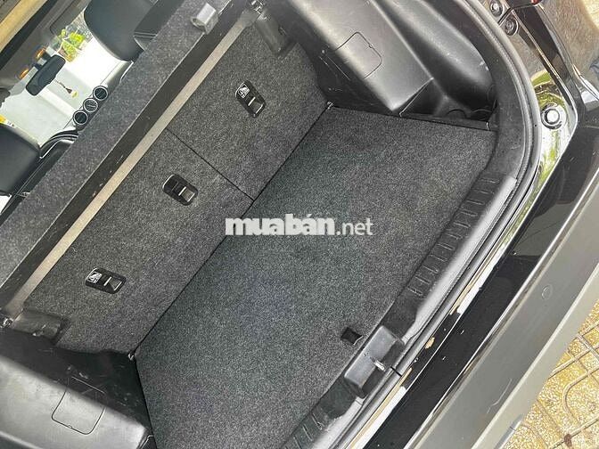 Suzuki Vitara 5 chỗ gầm cao màu Đen tự động