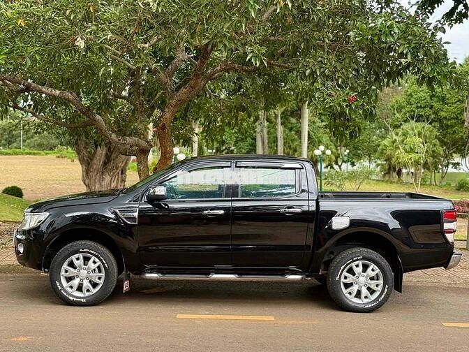 Ford Ranger XLT 2013 Số sàn Dầu Đen