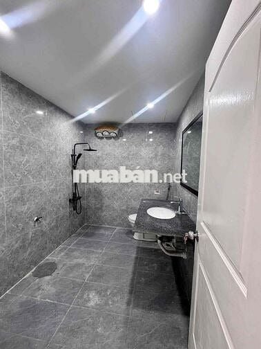 cho thuê nhà phố Chu Huy Mân, nhà mới, 70m, 4PN, full đồ. ô tô đỗ cửa