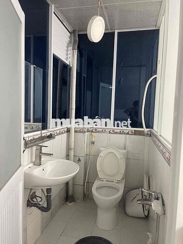 Phòng 22m2 toilet riêng lầu 4 cửa sổ thoáng 513 PVB