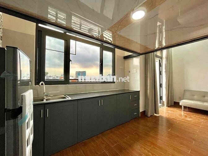 Duplex ban công rộng 40m2 ngay Hàng Xanh
