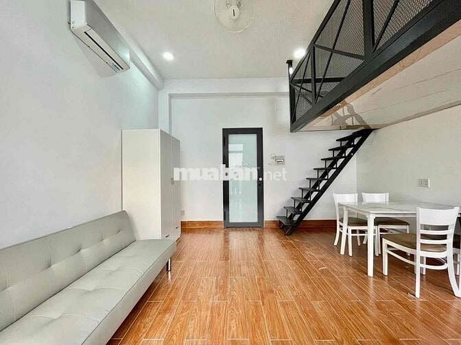 Duplex ban công rộng 40m2 ngay Hàng Xanh