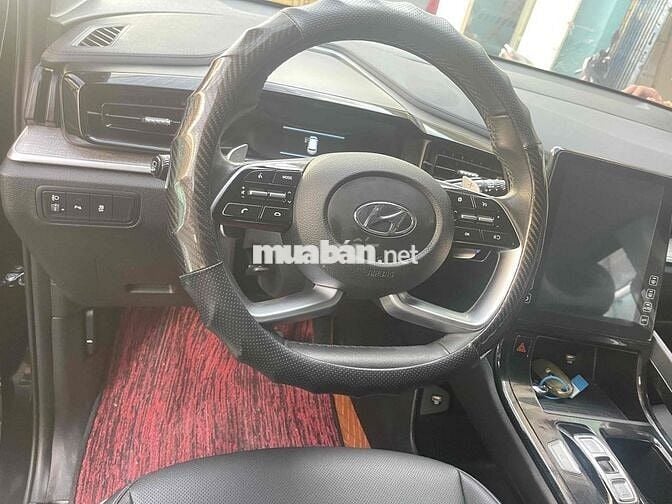 Hyundai Custin 1.5 7 chỗ màu nâu
