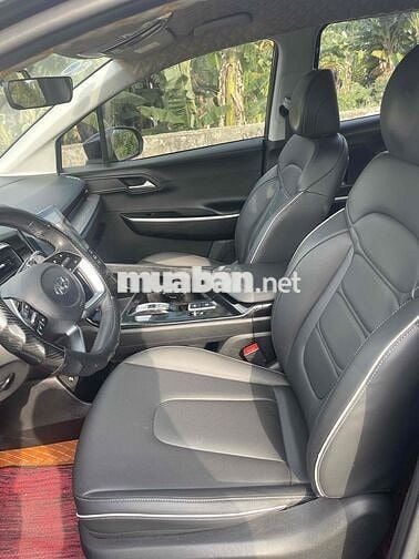 Hyundai Custin 1.5 7 chỗ màu nâu