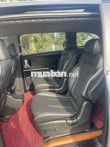 Hyundai Custin 1.5 7 chỗ màu nâu