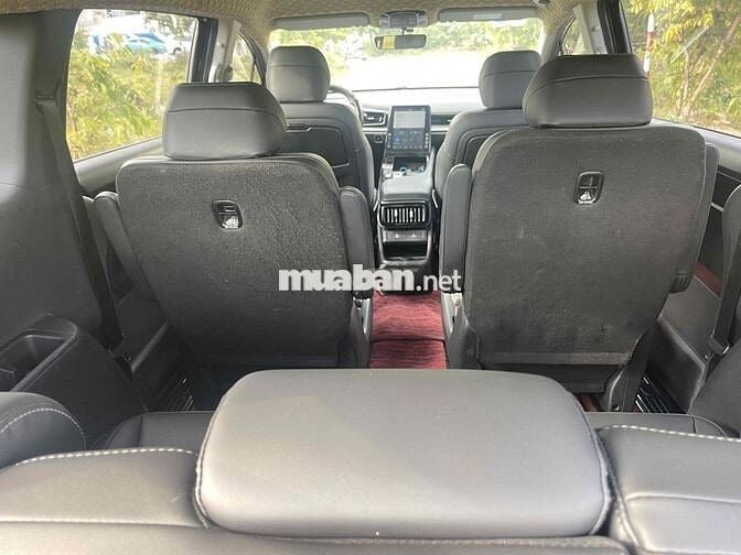 Hyundai Custin 1.5 7 chỗ màu nâu