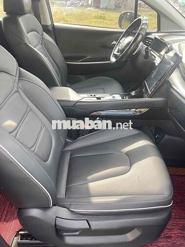 Hyundai Custin 1.5 7 chỗ màu nâu