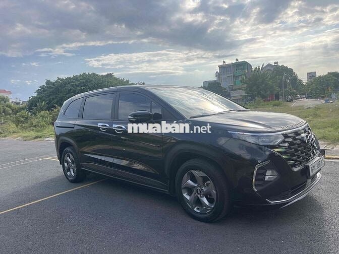 Hyundai Custin 1.5 7 chỗ màu nâu