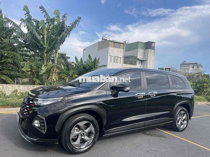 Hyundai Custin 1.5 7 chỗ màu nâu