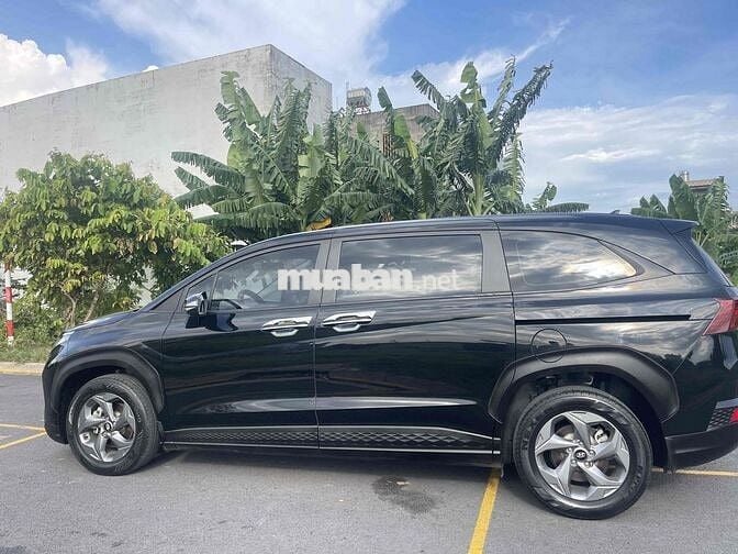 Hyundai Custin 1.5 7 chỗ màu nâu