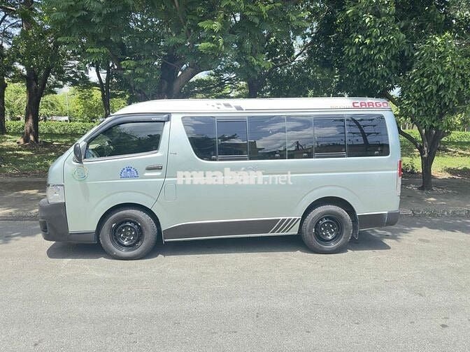 Toyota Hiace 2011 Dầu Xám bạc 6 chỗ