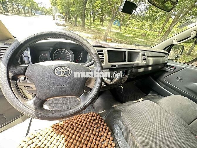 Toyota Hiace 2011 Dầu Xám bạc 6 chỗ
