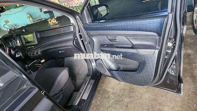 Suzuki Ertiga 2024 Đen 7 chỗ