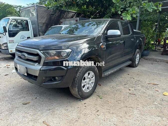 Xe bán tải Ford Ranger XLS 2017 Đen Tự động