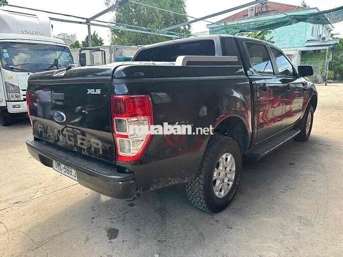 Xe bán tải Ford Ranger XLS 2017 Đen Tự động