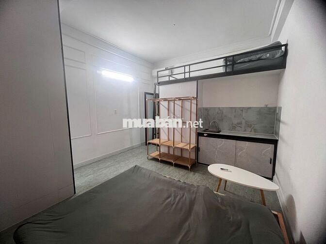 Cho thuê căn hộ ban công full nội thất gần Chợ Tân Định Quận 1
