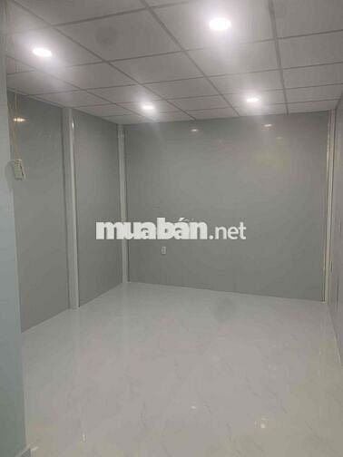 nhà mới sửa xong 3 phòng ngủ. tiện ích xung quanh đầy đủ,