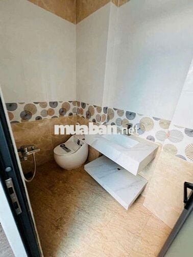 Cho thuê nhà gần chợ Phú An có chỗ đậu xe hơi