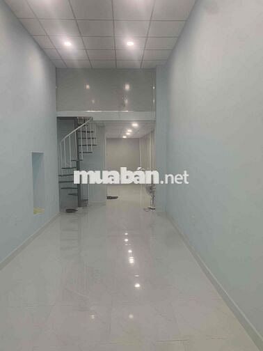 nhà mới sửa xong 3 phòng ngủ. tiện ích xung quanh đầy đủ,