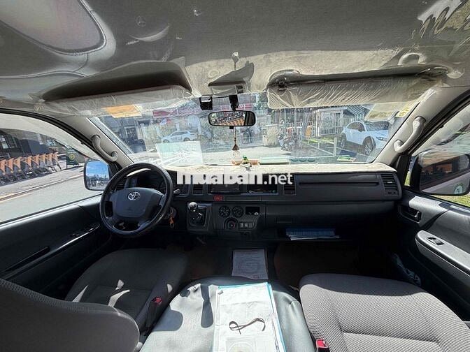 Toyota Hiace 2018 Dầu Bạc 156224 km