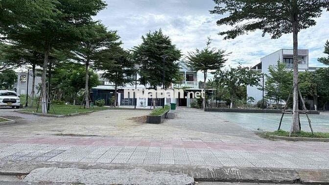 257 CHO THUÊ NHÀ 2.5 TẦNG VIEW CÔNG VIÊN XANH MÁT