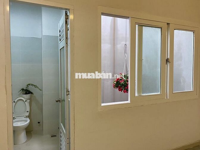Phòng đầy đủ tiện ích trong nhà nguyên căn Đặng Văn Bi, giờ giấc tự do
