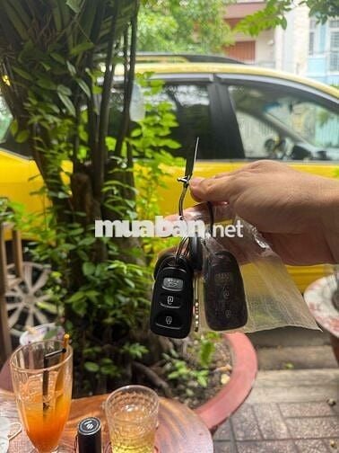 Kia Carens MT 1.6 102.000 km Vàng