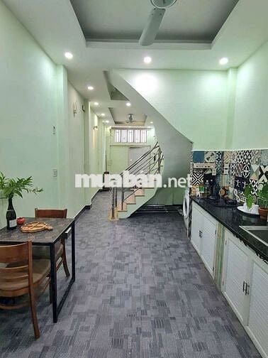 Nhà trống bờ kè, gần quận 1, quận 2, quận 3...