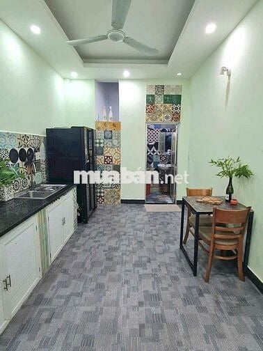 Nhà trống bờ kè, gần quận 1, quận 2, quận 3...