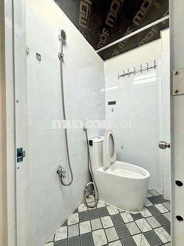 Phòng trệt gác đúc gần UFM KCX tiện đi Nguyễn Tất Thành