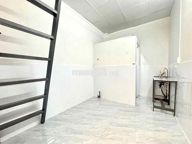 Phòng trệt gác đúc gần UFM KCX tiện đi Nguyễn Tất Thành