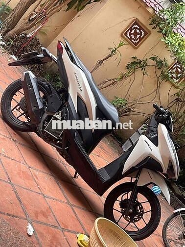 Honda Vario Thể thao Trắng đen Tiết kiệm xăng