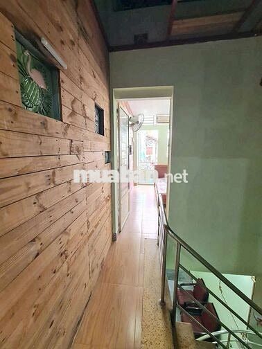 Nhà trống bờ kè, gần quận 1, quận 2, quận 3...