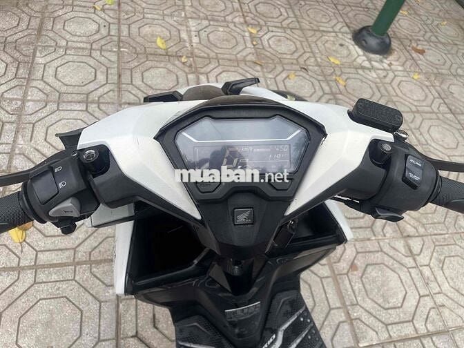 Honda Vario Thể thao Trắng đen Tiết kiệm xăng