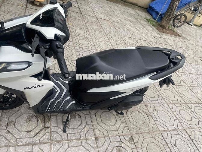 Honda Vario Thể thao Trắng đen Tiết kiệm xăng