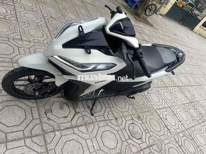 Honda Vario Thể thao Trắng đen Tiết kiệm xăng
