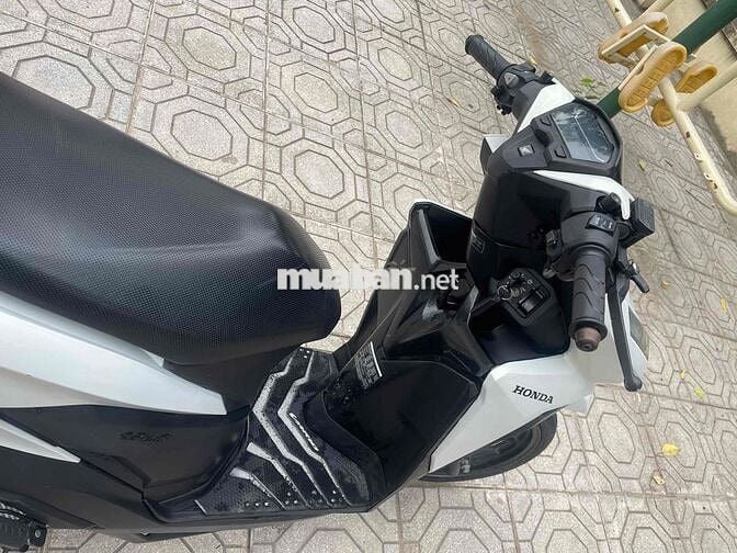 Honda Vario Thể thao Trắng đen Tiết kiệm xăng